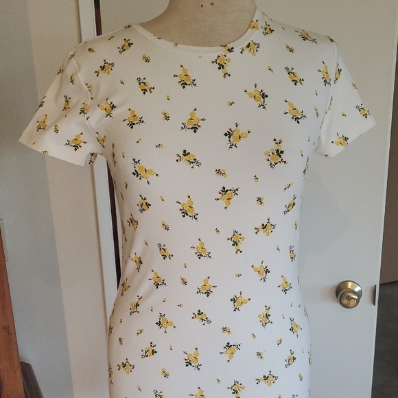 Forever 21 White Sheath Mini Dress with Crew Neck - Picture 2 of 8